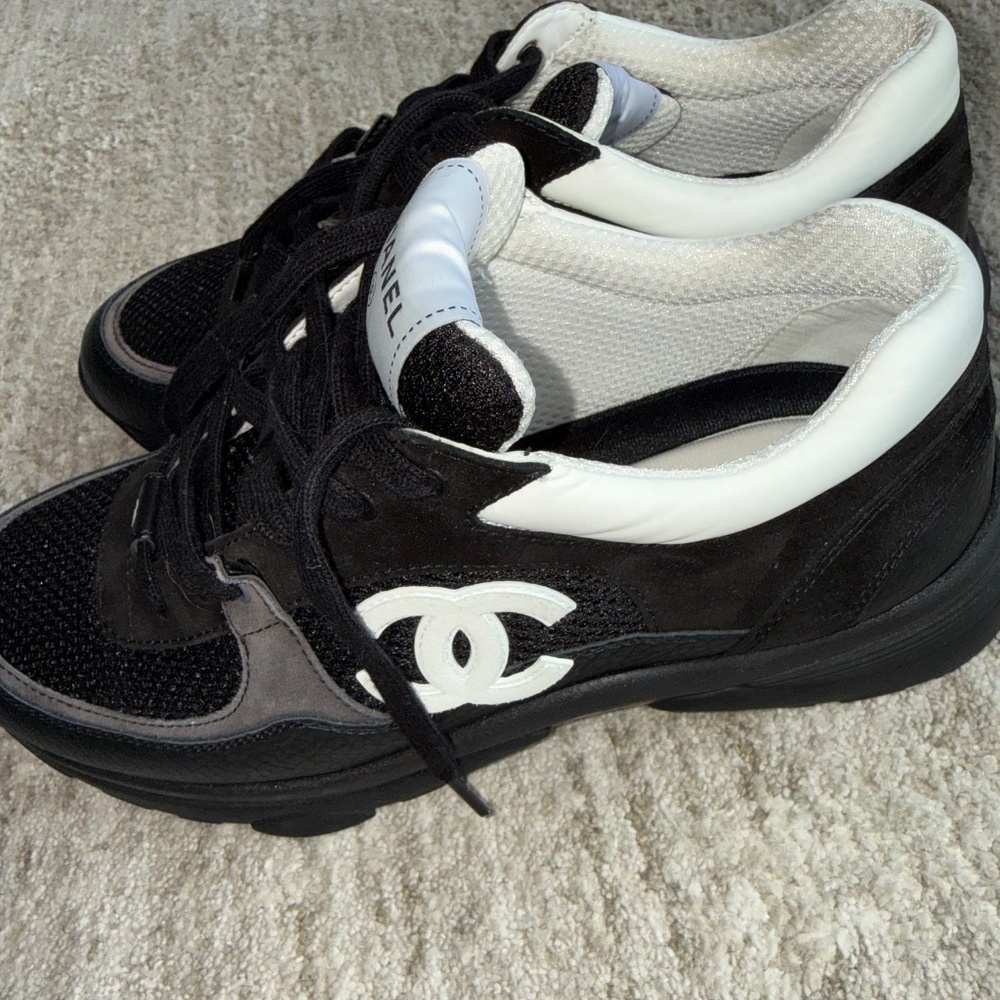 CHANEL Mesh, Suede Calfskin & Grained Calfskin sneakers in black and whitE - Picture 4 of 5
